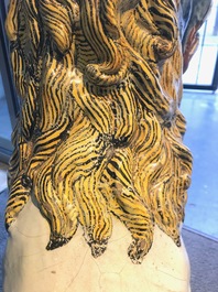 Une paire de grands mod&egrave;les de lions en fa&iuml;ence polychrome de Rouen, France, 18&egrave;me